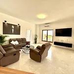 וילה In *